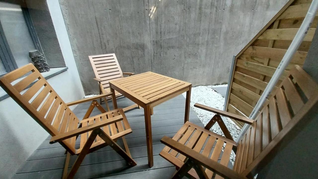 Peaceful Basement Apartment With Terrace & Free Gym บูดาเปสต์ ภายนอก รูปภาพ