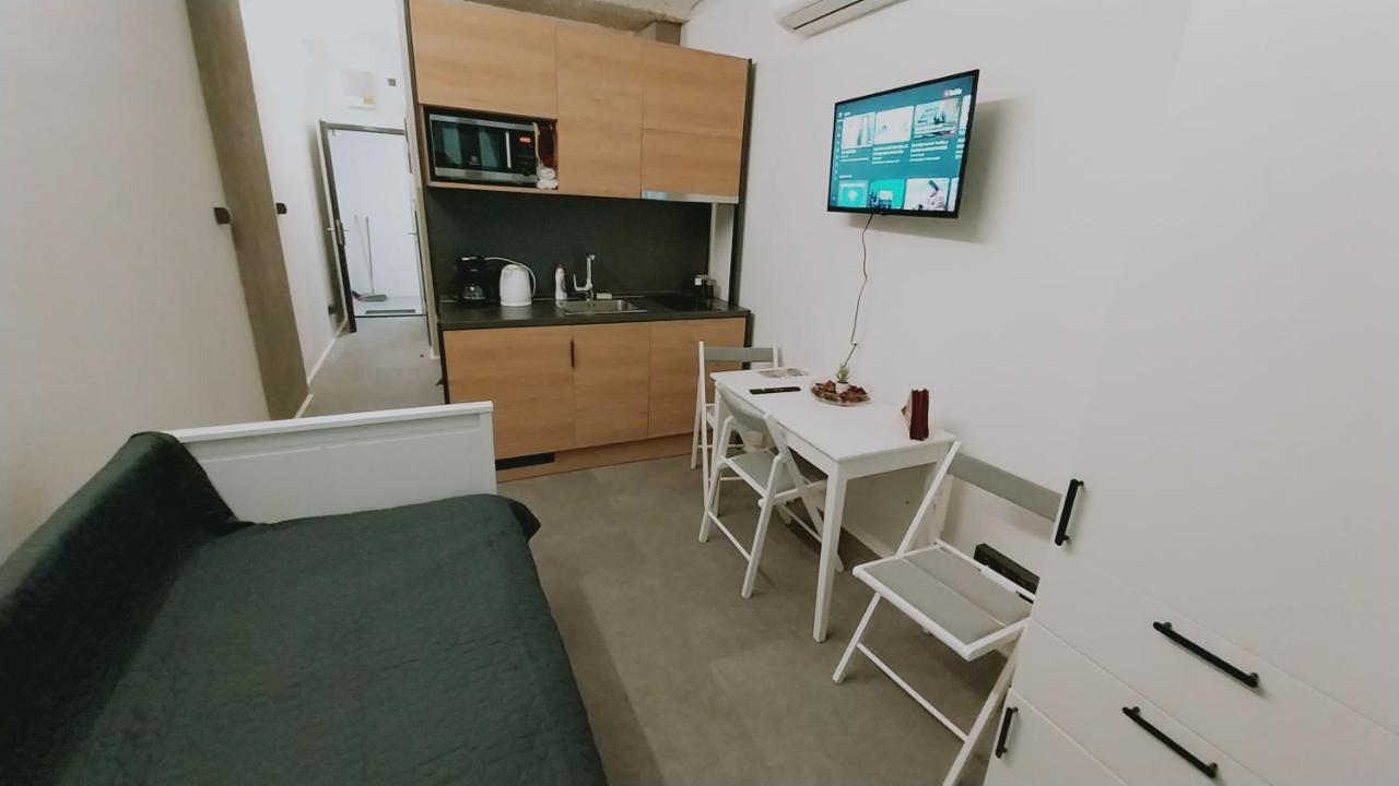 Peaceful Basement Apartment With Terrace & Free Gym บูดาเปสต์ ภายนอก รูปภาพ