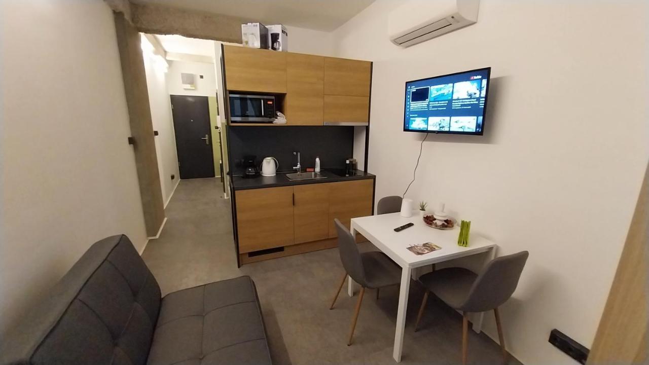 Peaceful Basement Apartment With Terrace & Free Gym บูดาเปสต์ ภายนอก รูปภาพ
