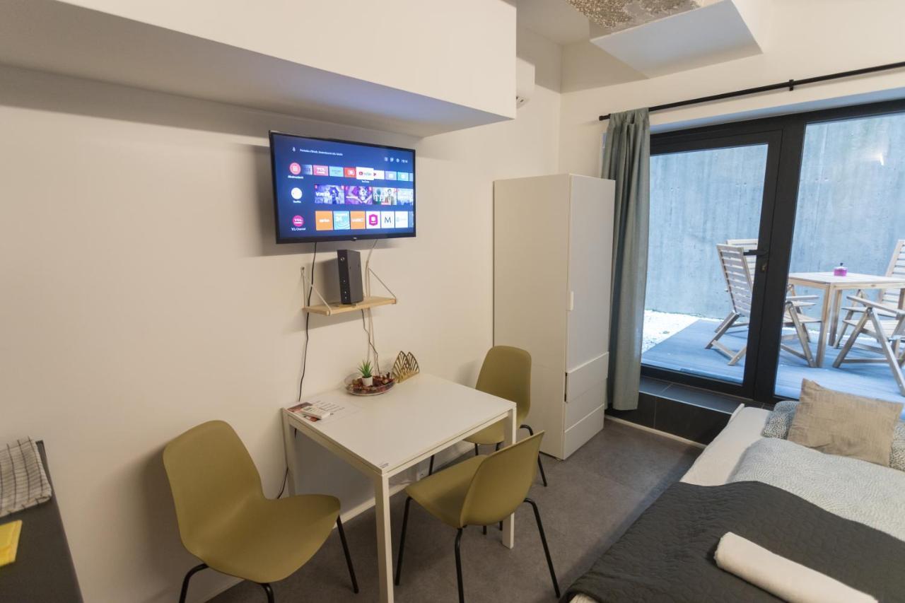 Peaceful Basement Apartment With Terrace & Free Gym บูดาเปสต์ ภายนอก รูปภาพ