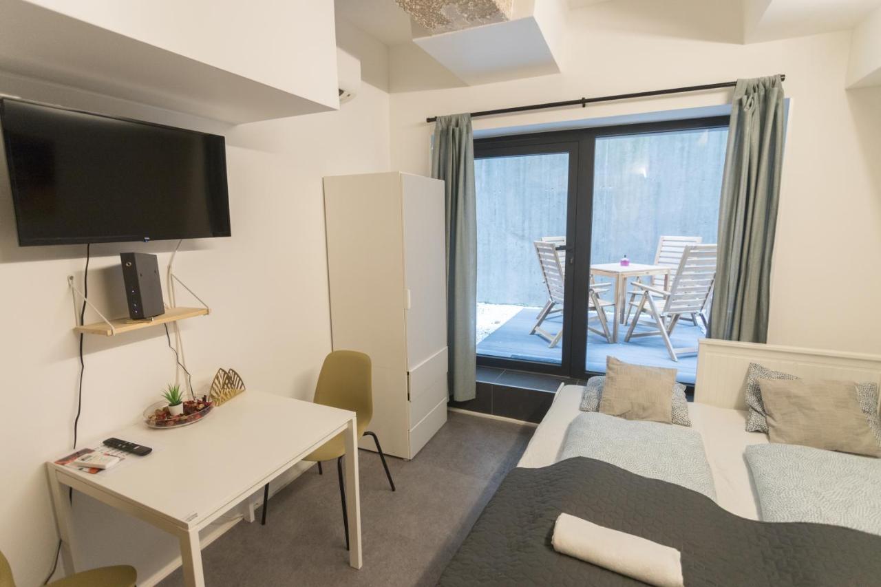 Peaceful Basement Apartment With Terrace & Free Gym บูดาเปสต์ ภายนอก รูปภาพ