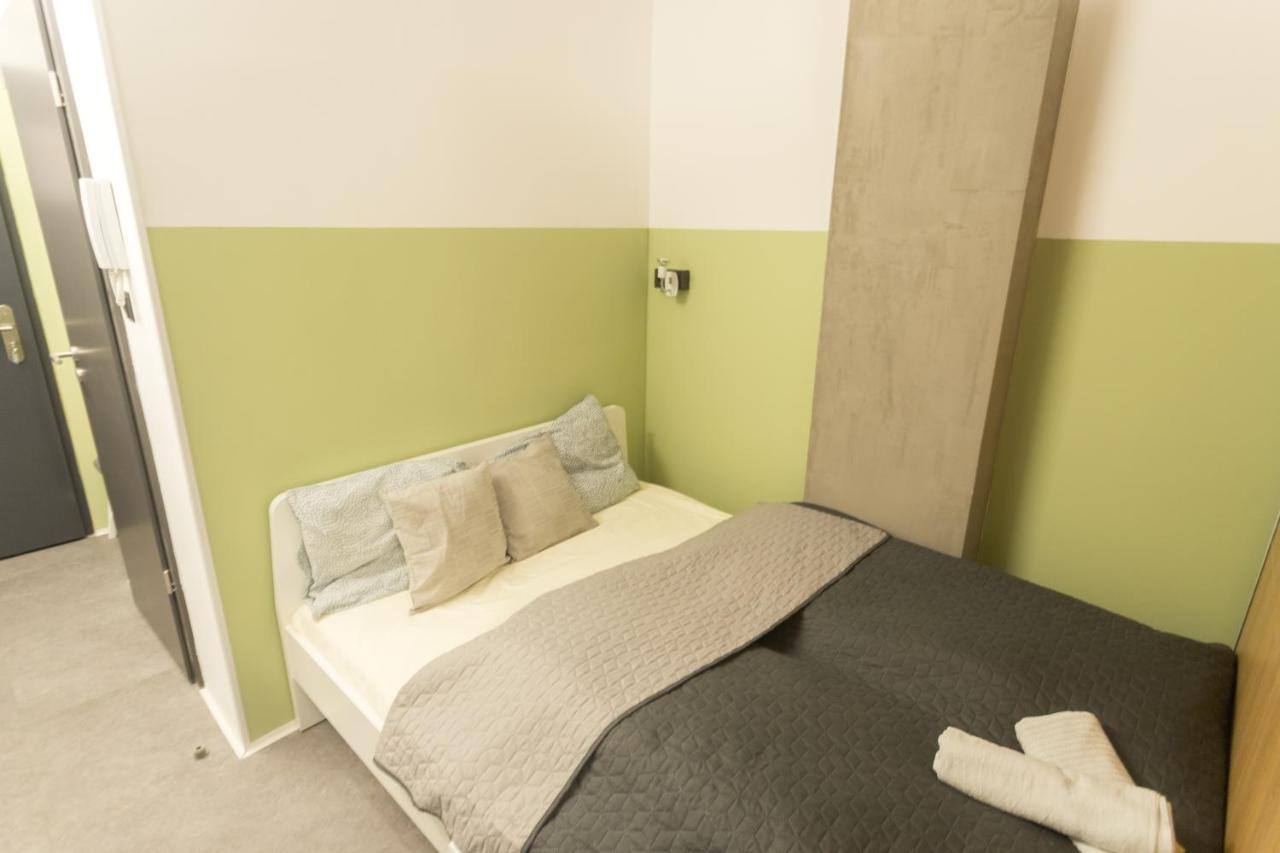 Peaceful Basement Apartment With Terrace & Free Gym บูดาเปสต์ ภายนอก รูปภาพ