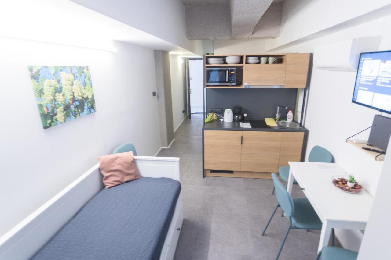 Peaceful Basement Apartment With Terrace & Free Gym บูดาเปสต์ ภายนอก รูปภาพ