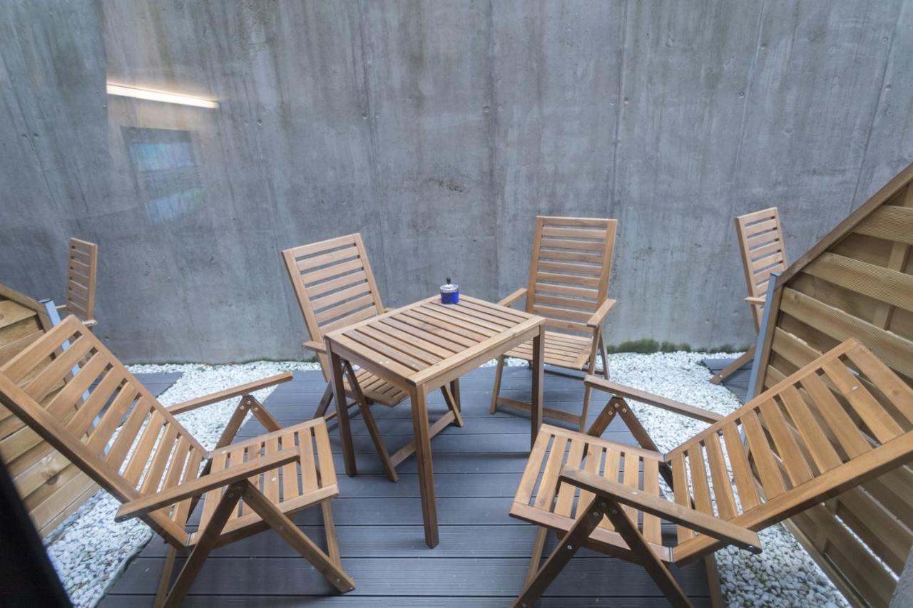 Peaceful Basement Apartment With Terrace & Free Gym บูดาเปสต์ ภายนอก รูปภาพ