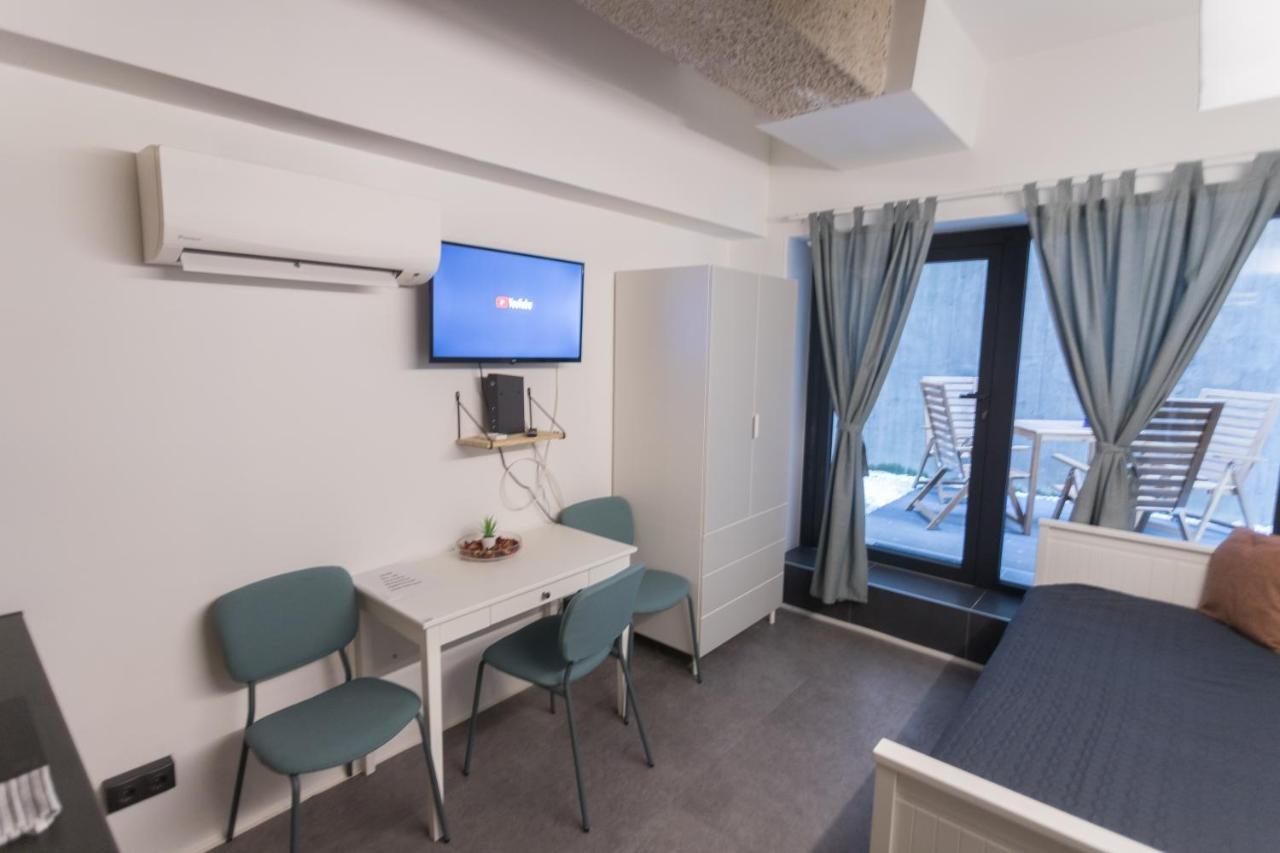 Peaceful Basement Apartment With Terrace & Free Gym บูดาเปสต์ ภายนอก รูปภาพ