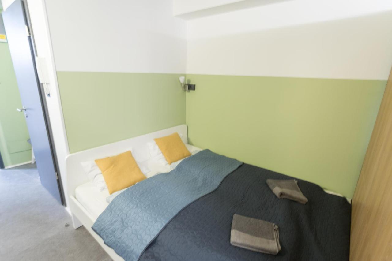 Peaceful Basement Apartment With Terrace & Free Gym บูดาเปสต์ ภายนอก รูปภาพ